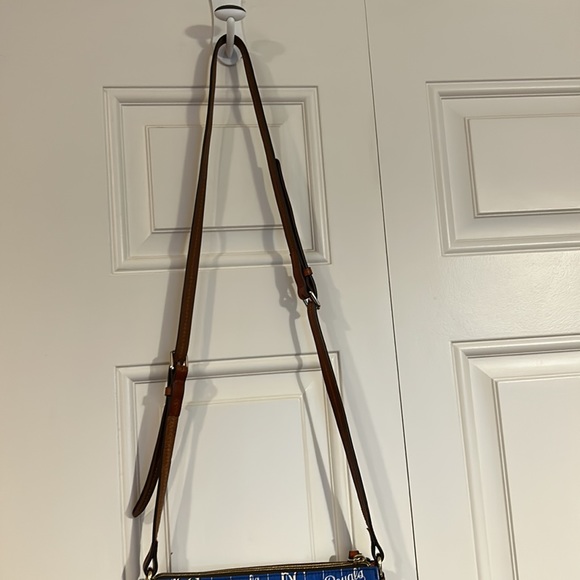 Kansas City Royals, Dooney, and Bourke Crossbody purse. Very lightly used. - Picture 4 of 6
